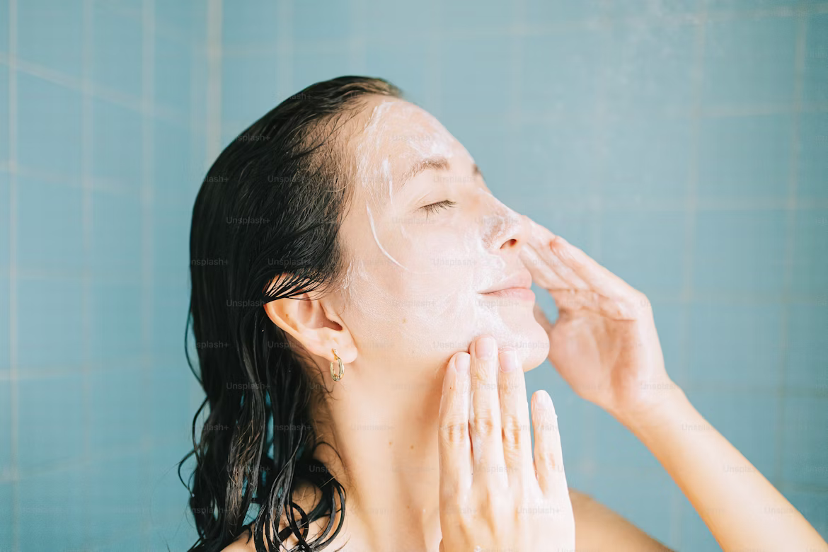 Gentle face cleansers for sensitive skin